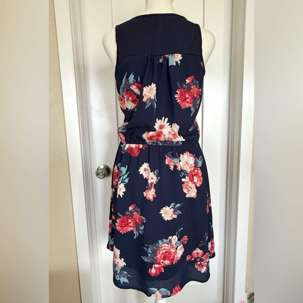 41 Hawthorn Evander Navy Floral Keyhole Dress – XS - Picture 7 of 8